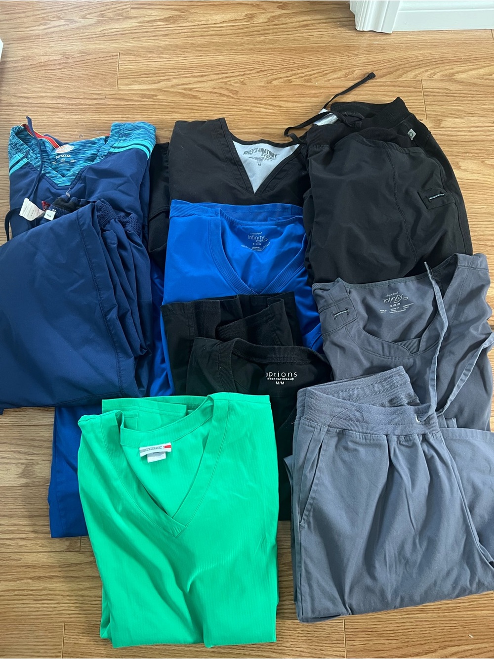 Mixed Scrubs Bundle size M , Greys Anatomy, Dickies , Infinity